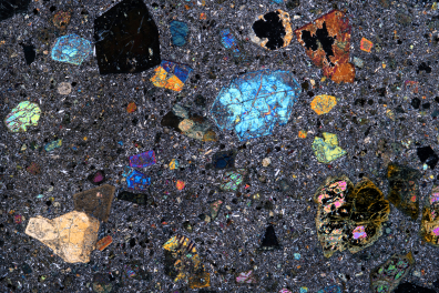 Basalte à olivine (408) LPA x1,5